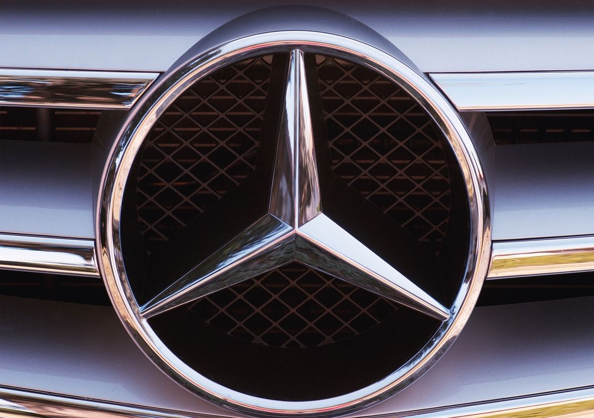 Mercedes Benz logo