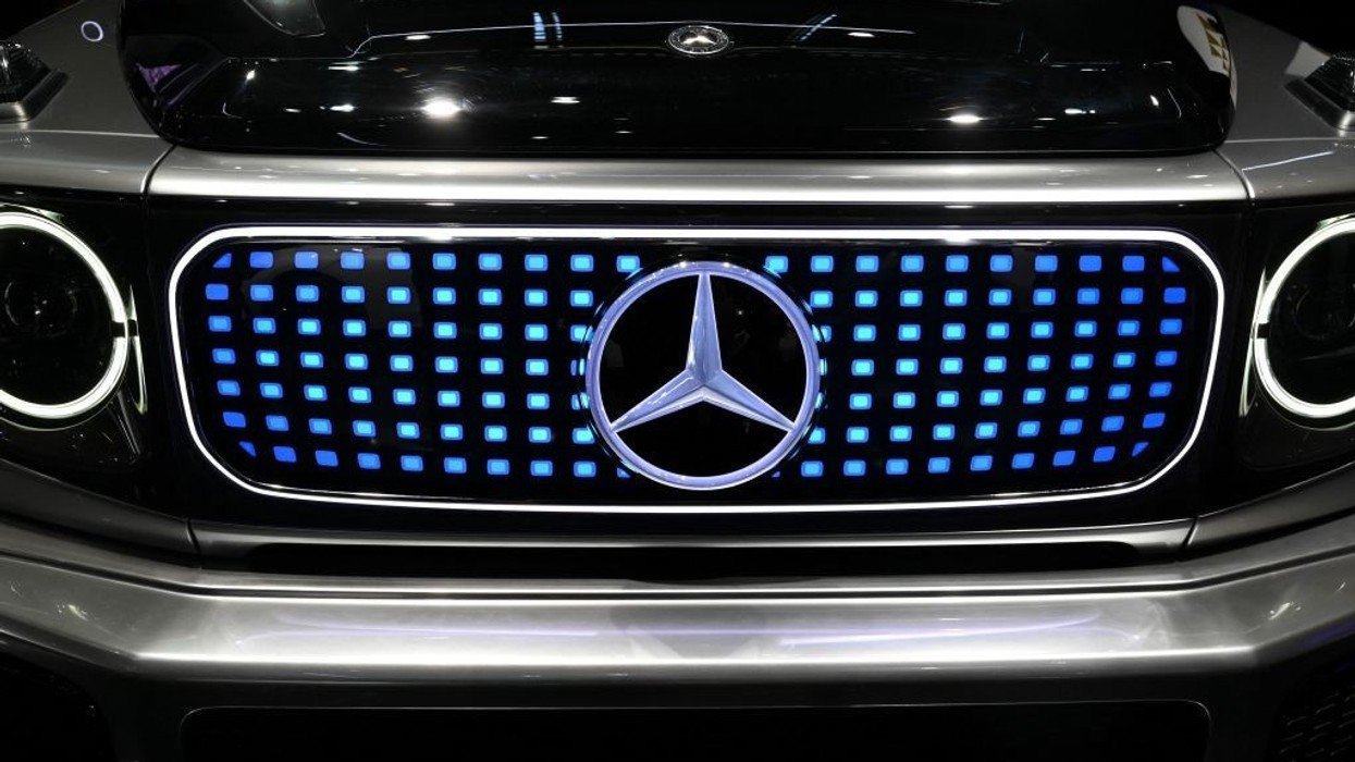 Mercedes Benz logo