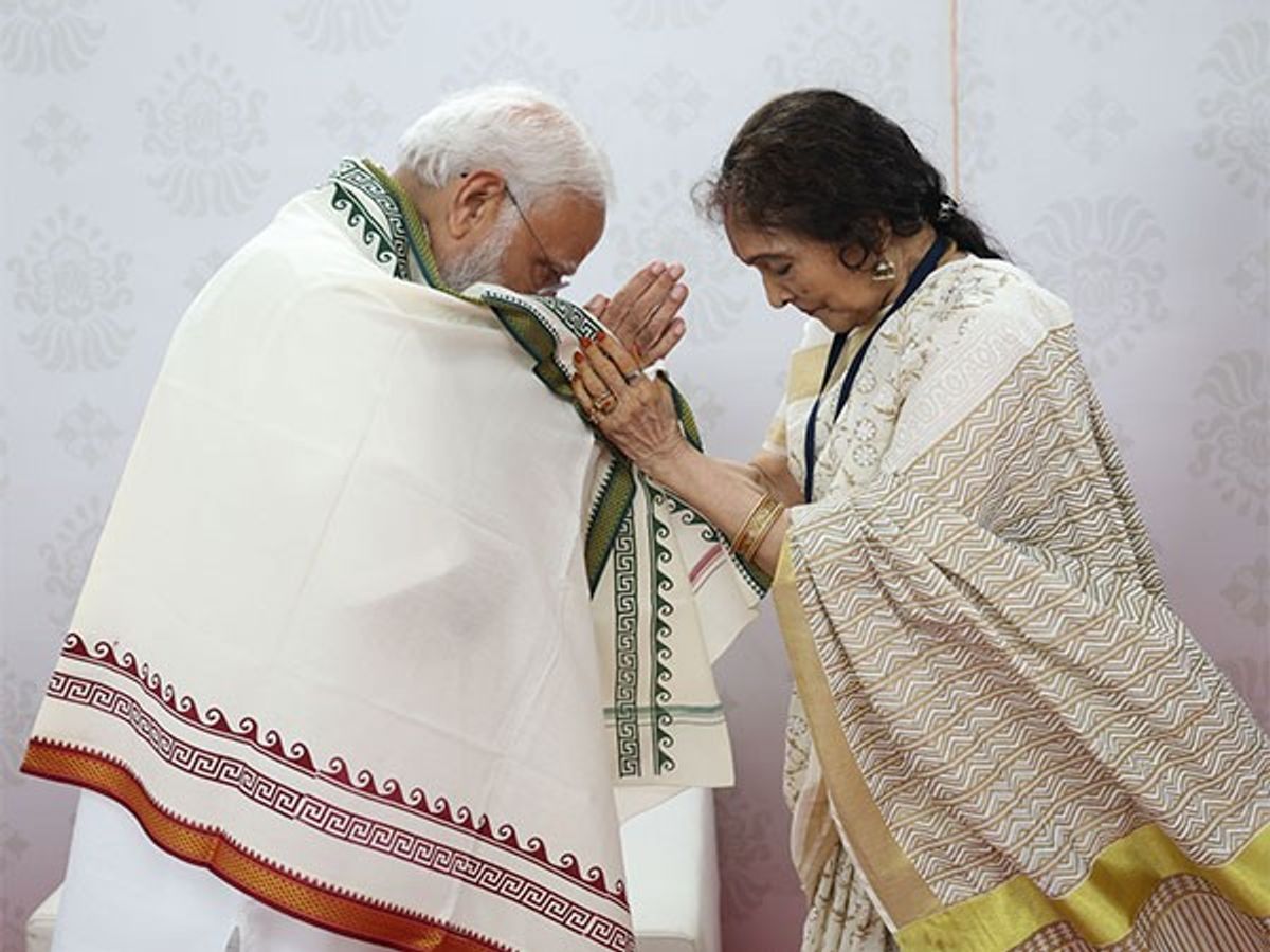 PM Modi meets Indian actress Vyjayanthimala in Chennai