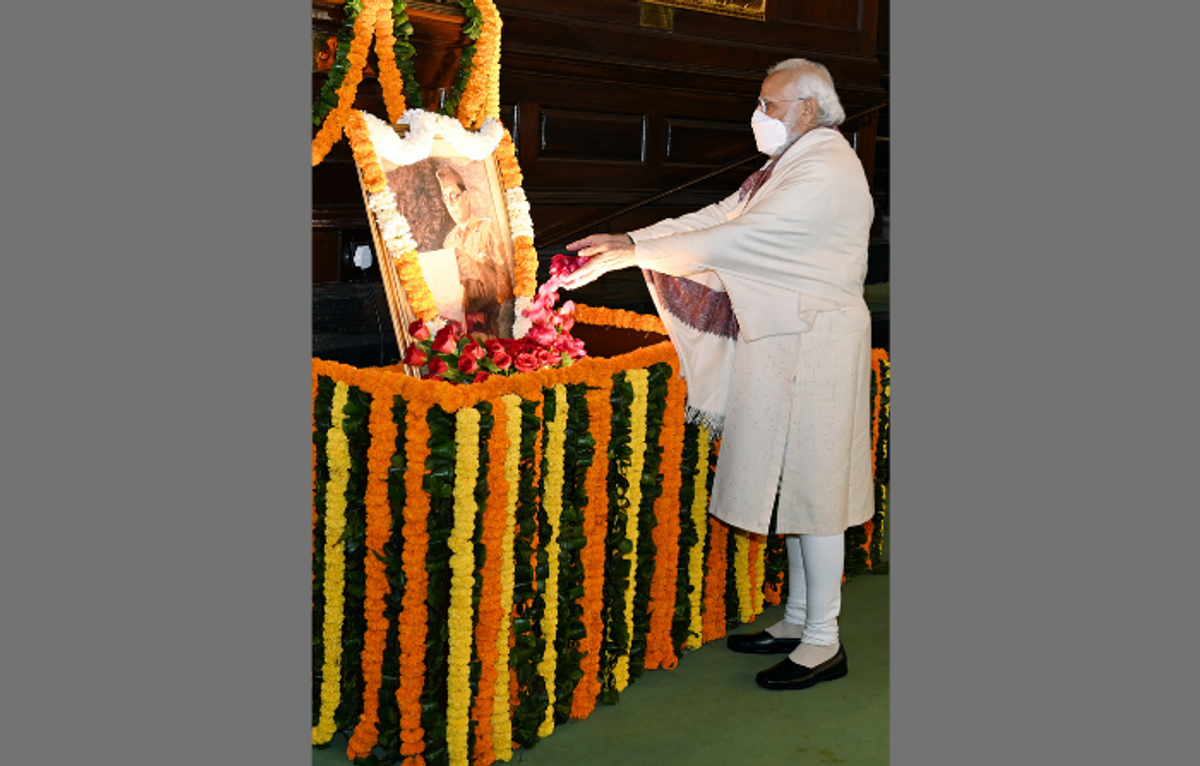Modi pays floral tributes to Netaji