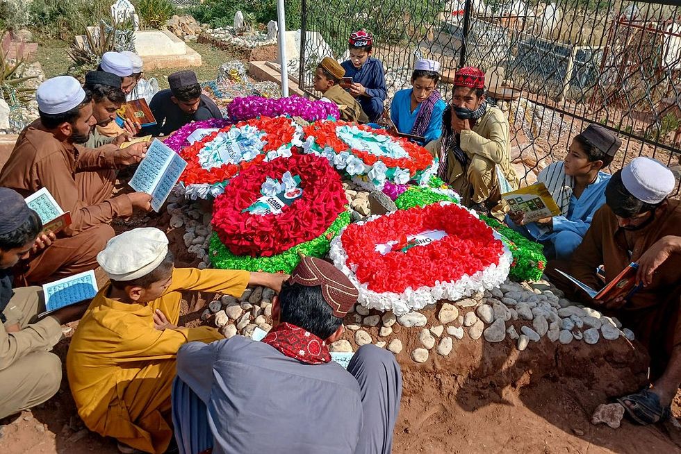 Mourners reading the Quran