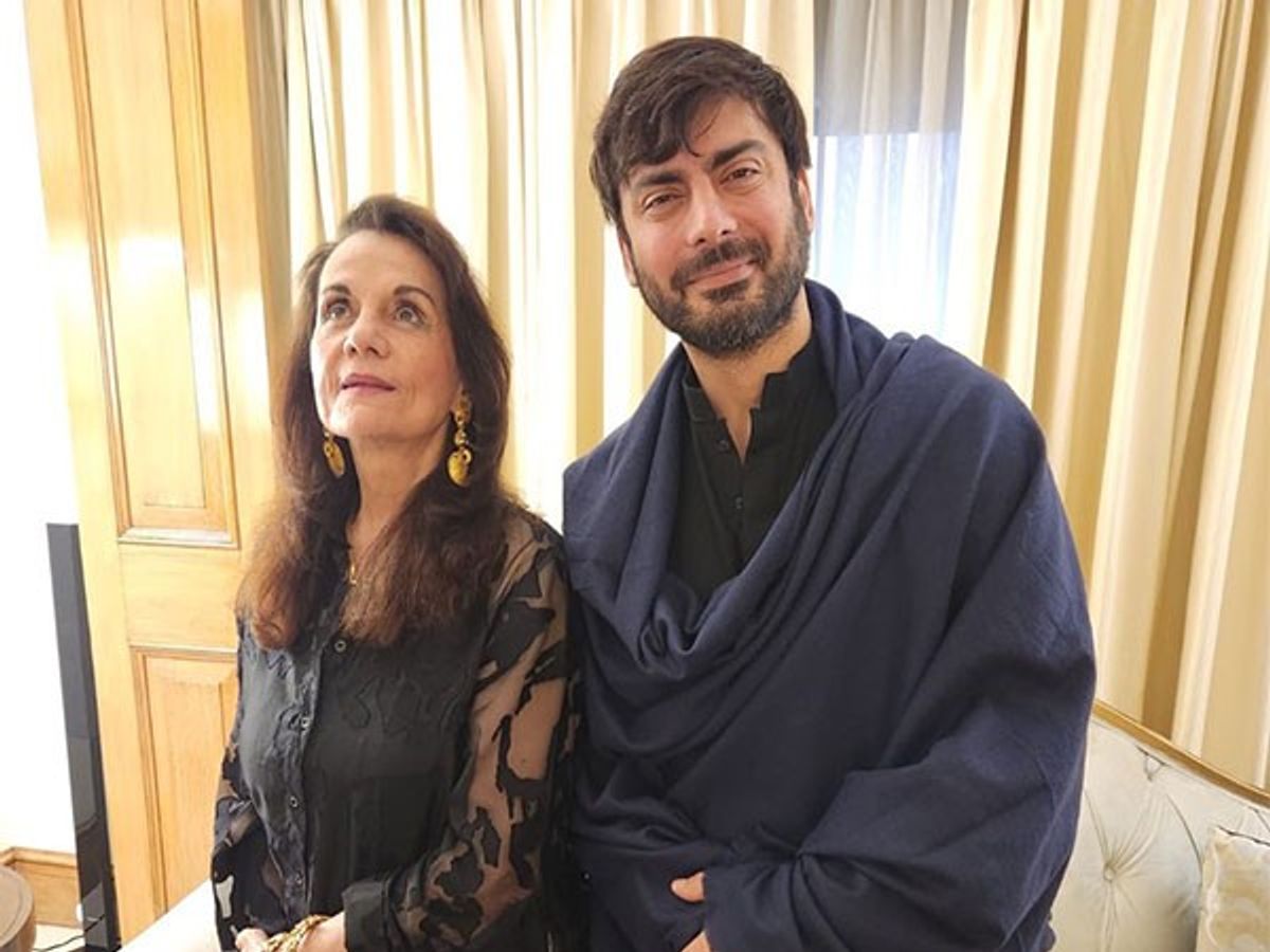 Veteran Indian actor Mumtaz in Pakistan, poses with Fawad Khan, Rahat Fateh Ali Khan