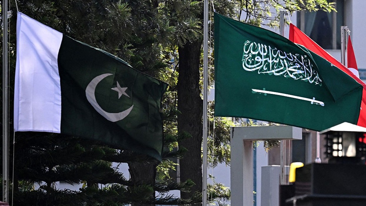 Pakistan provides troops and air defense systems to Saudi Arabia while mediating US-Iran conflict