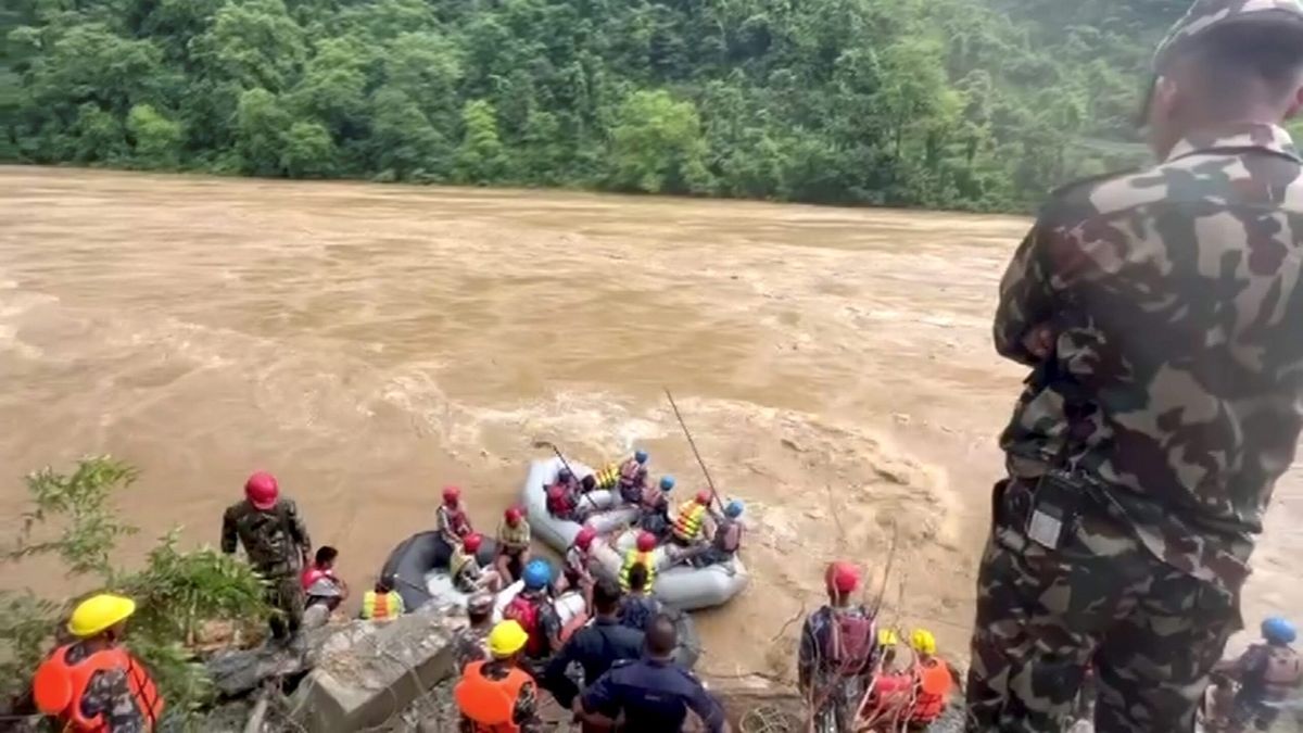 nepal-landslide-bus