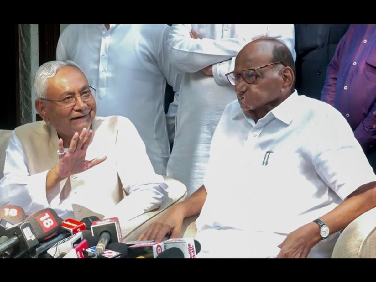Nitish Kumar, the chief minister of the Indian state of Bihar (L), with Nationalist Congress Party president Sharad Pawar at a press conference, in Mumbai