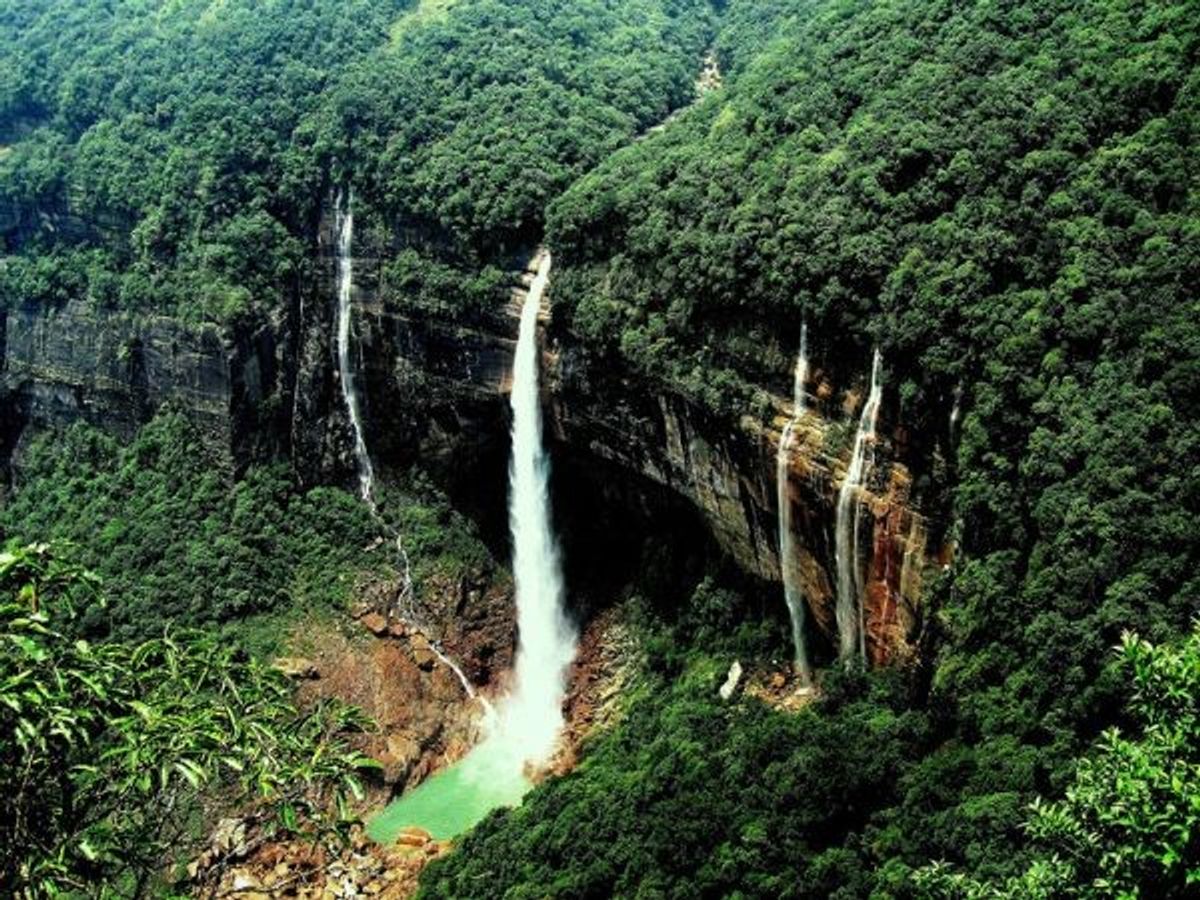 Nohkalikai Falls is the tallest plunge waterfall in India.Its height is 1115 feet (340 metres). The waterfall is located near Cherrapunji, one of the wettest places on Earth