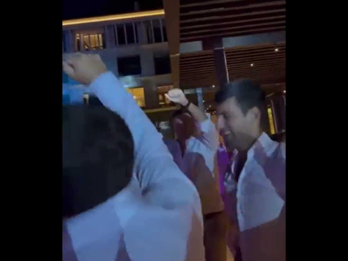 Novak Djokovic dances at brother's wedding
