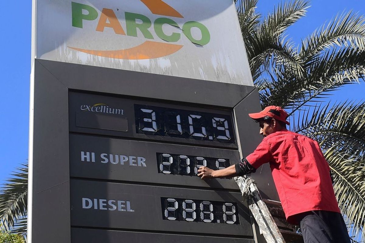 Pakistan fuel prices hiked to record high