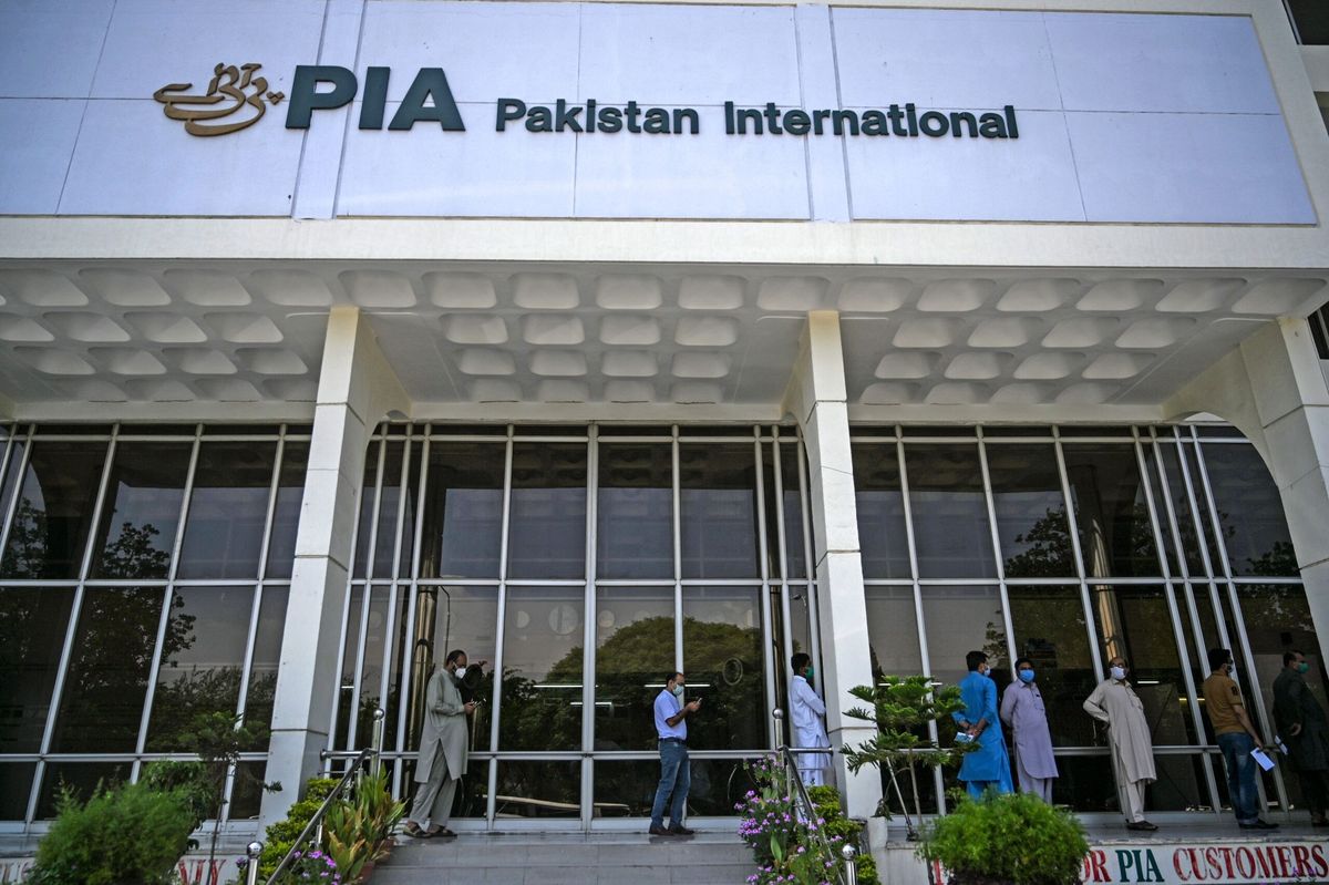 Pakistan seeks bids for majority stake in struggling national airline