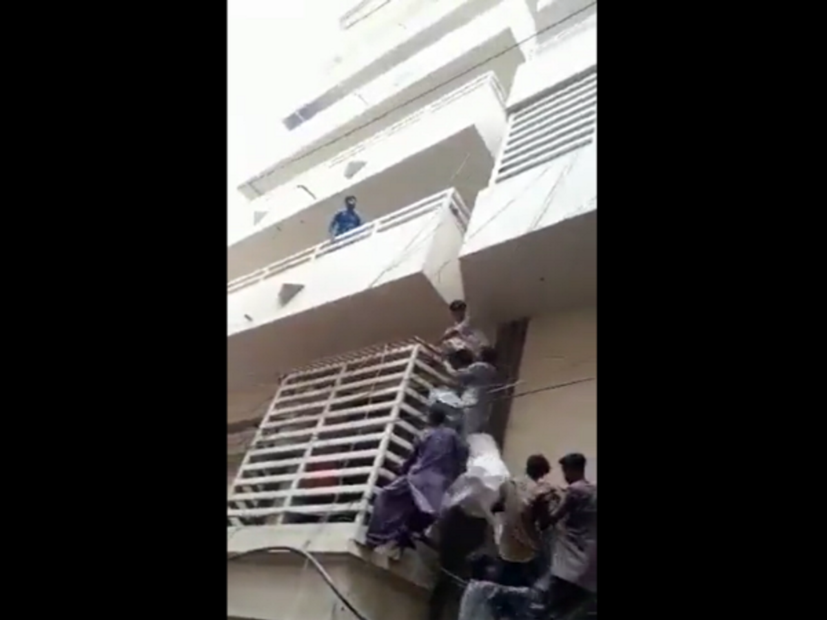 Pakistan mob chases Hindu man over blasphemy
