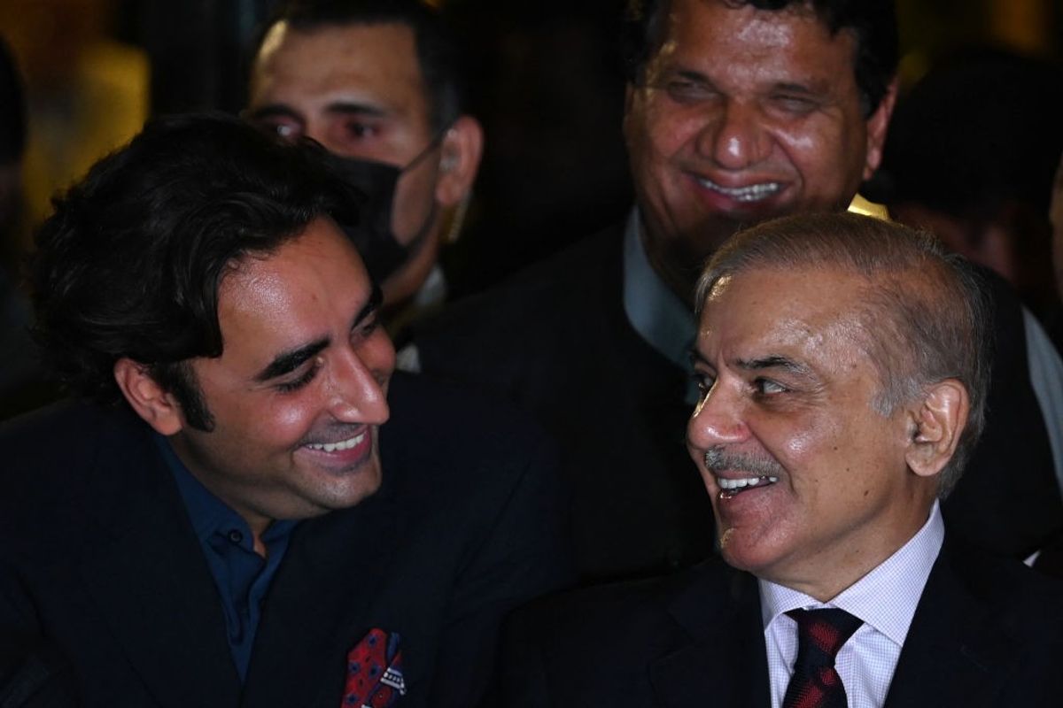 Pakistan People's Party leader Bilawal Bhutto Zardari (L) and former Pakistani prime minister and Pakistan Muslim League - Nawaz (PML-N) leader Shehbaz Sharif
