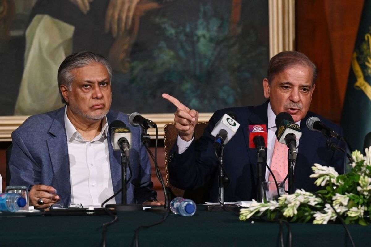 Pakistan's former prime minister Shehbaz Sharif (R) with the country's former finance Minister Ishaq Dar