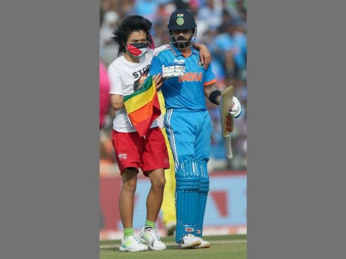 Palestine support invades pitch and tries to embrace India batter Virat Kohli during World Cup 2023 final against Australia in Ahmedabad on November 19, 2023.
