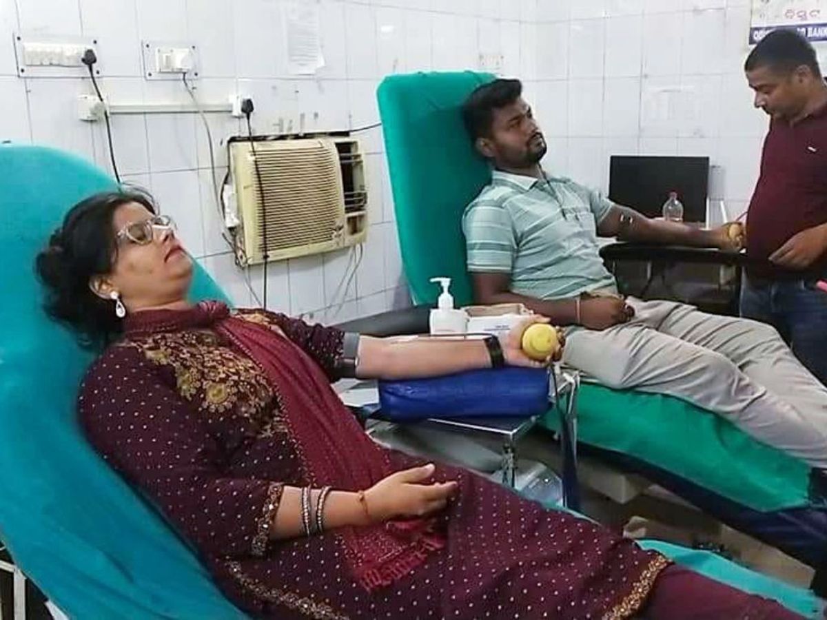 People donate blood for the injured after a major train accident, in Balasore in the eastern Indian state of Odisha,
