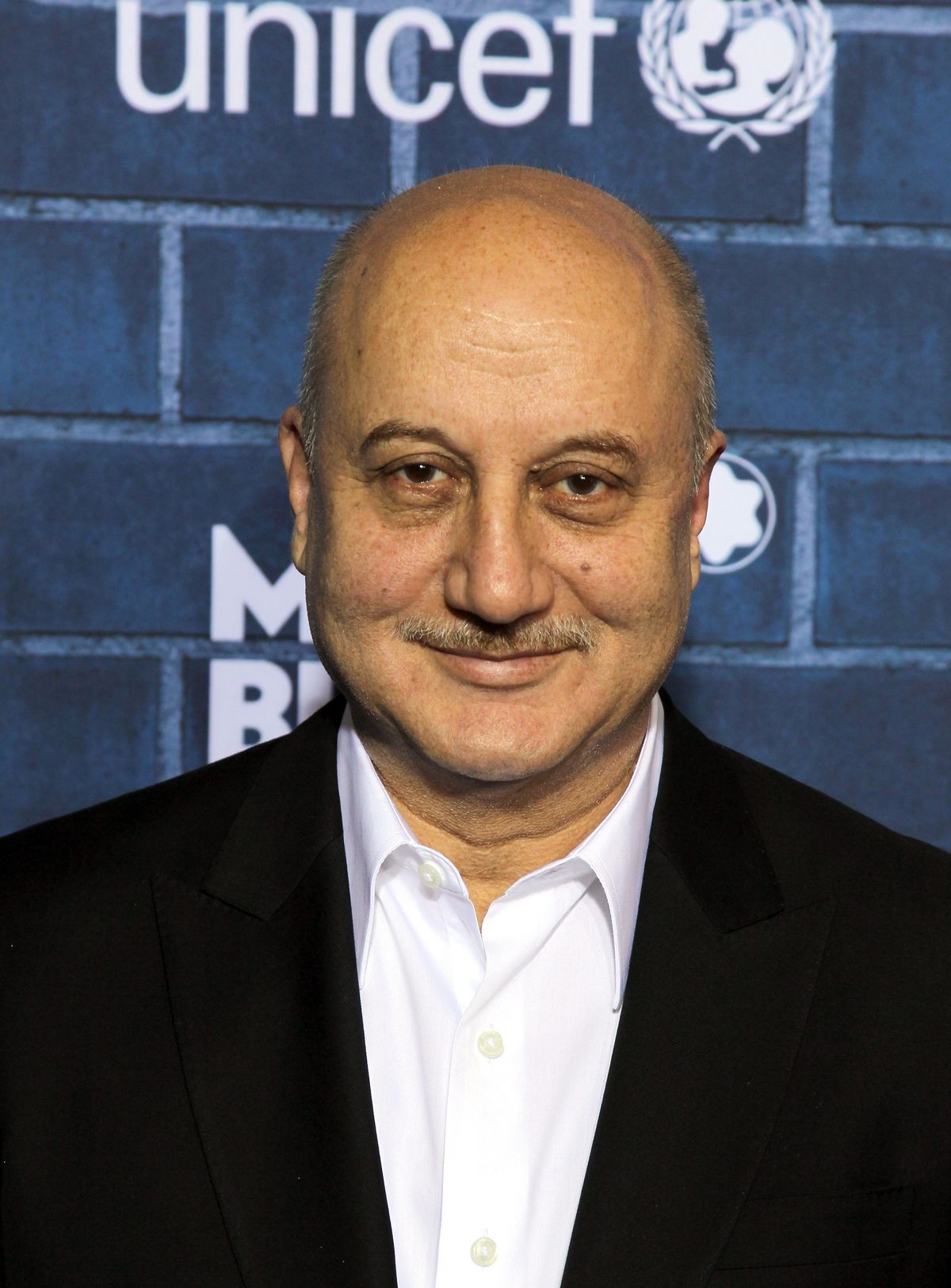 Anupam Kher rubbishes rumours of wife Kirron Kher succumbing to cancer