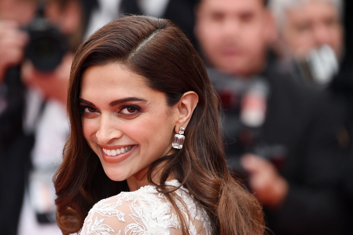 Deepika Padukone confirms starring alongside Shah Rukh Khan in Pathan