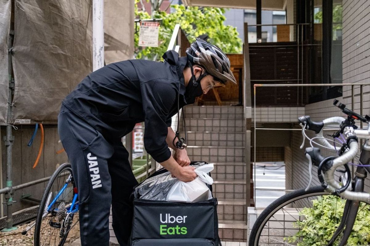 Pandemic keeps Uber in the red as revenue plunges