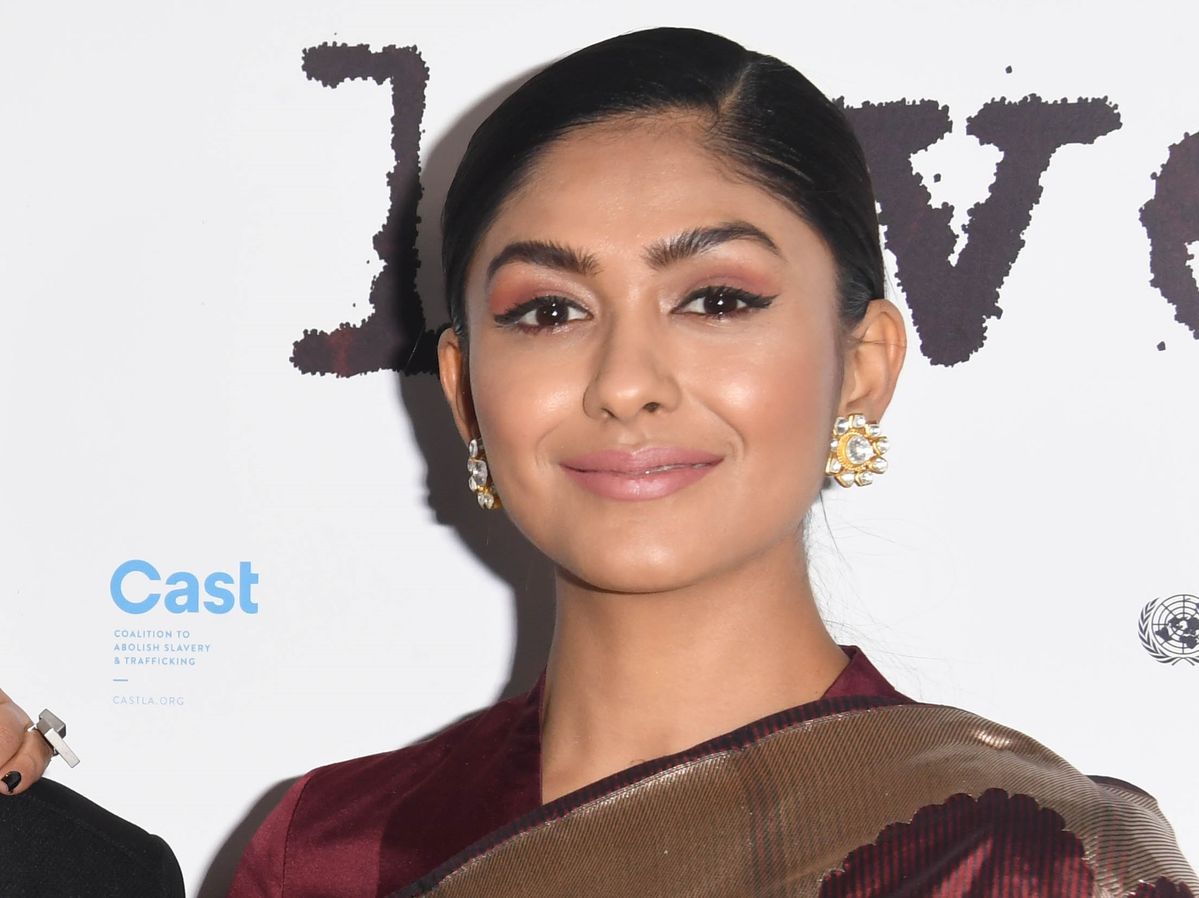 Mrunal Thakur reacts to the deferment of her next Toofaan