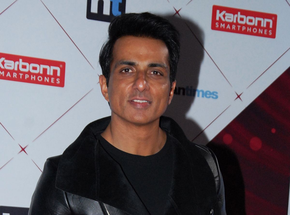 Sonu Sood and Farah Khan collaborate for the recreated version of Tum To Thehre Pardesi