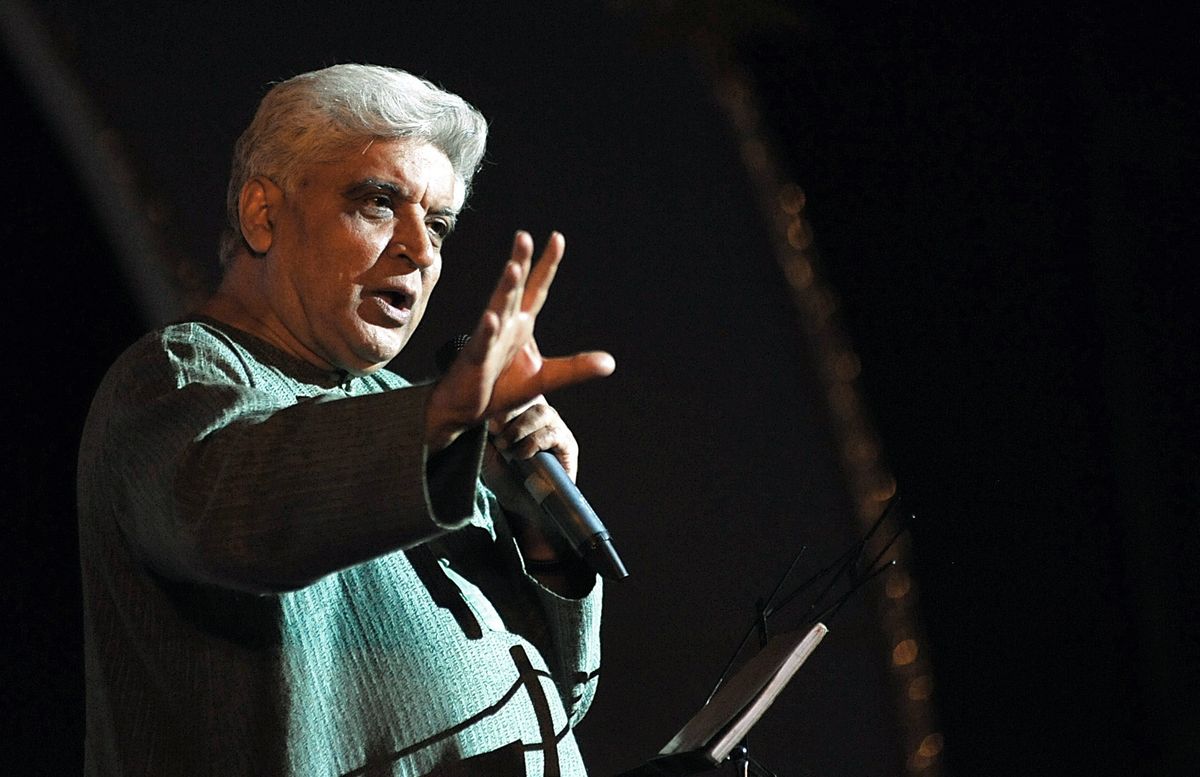 Javed Akhtar to make comeback as a writer with a big-ticket film