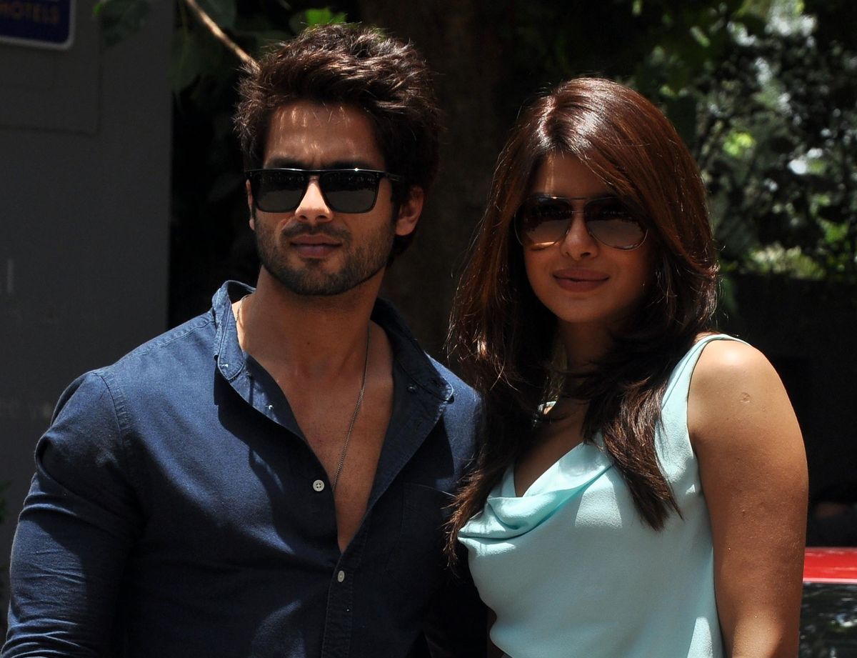 Shahid Kapoor, Priyanka Chopra and other celebs request people to register for Covid-19 vaccine