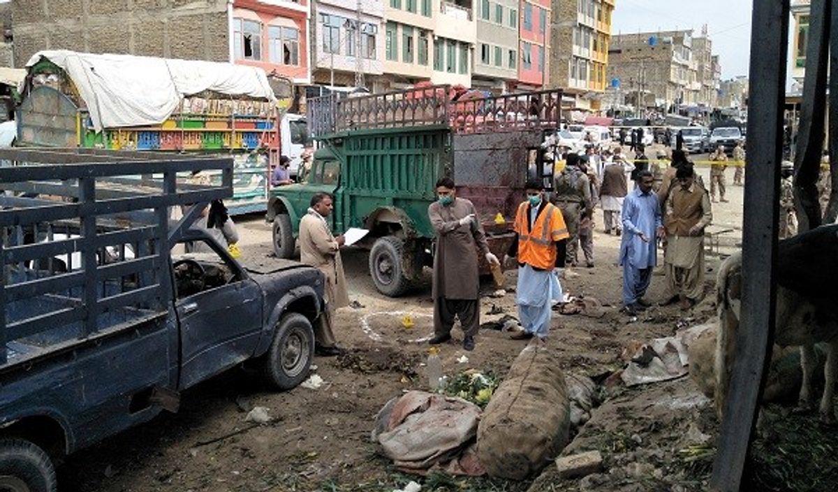 Bomb blast kills 16 in Pakistan