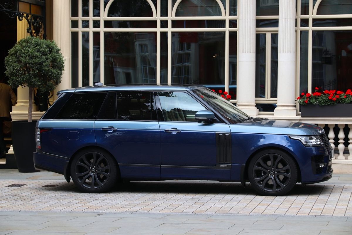 Asian billionaire buys Queen Elizabeth’s car