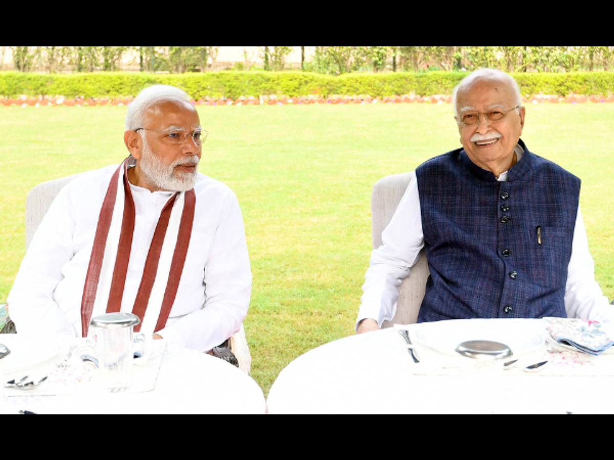 PM Modi greets LK Advani on 96th birthday