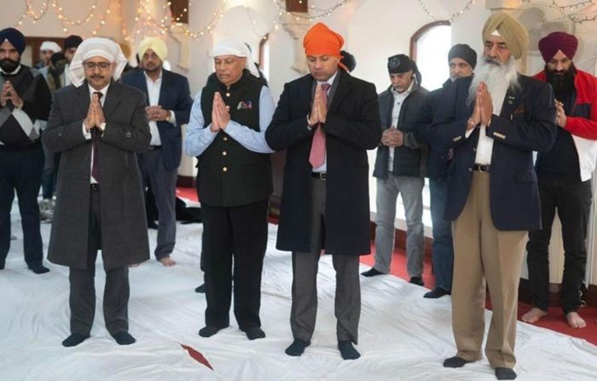 Raj Aggarwal and other officials at Guru Nanak Dev 554th birth anniversary