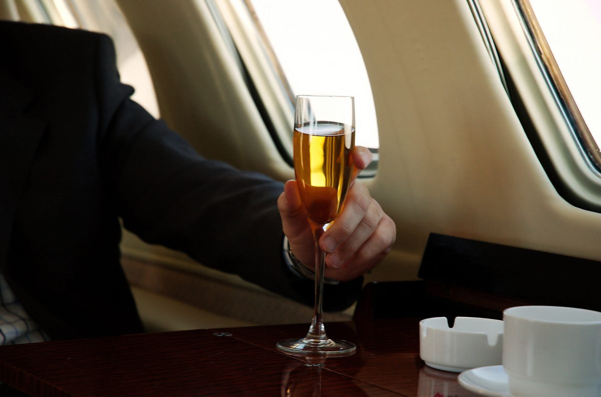 Drinking alcohol before flight naps could be bad for heart: study