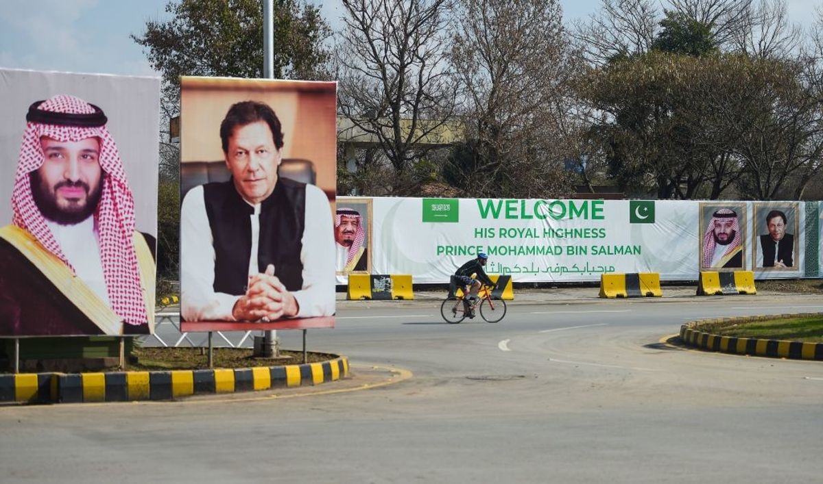 Saudi agrees to help cash-strapped Pakistan with £3bn