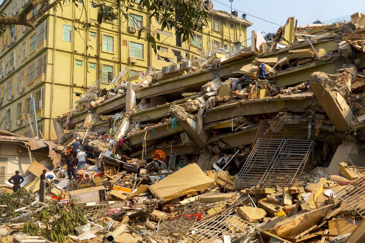 Myanmar quake toll crosses 1,600 as rescuers look for survivors