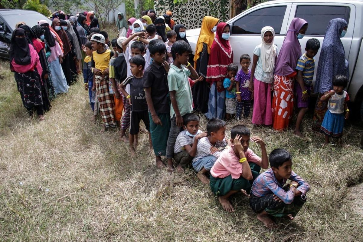 Hundreds of Rohingya refugees set sail from Bangladesh