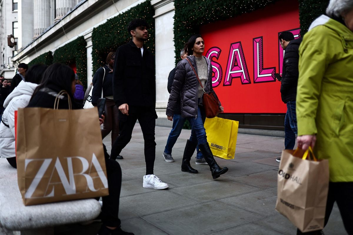 End to recession in sight as Britons begin spending again