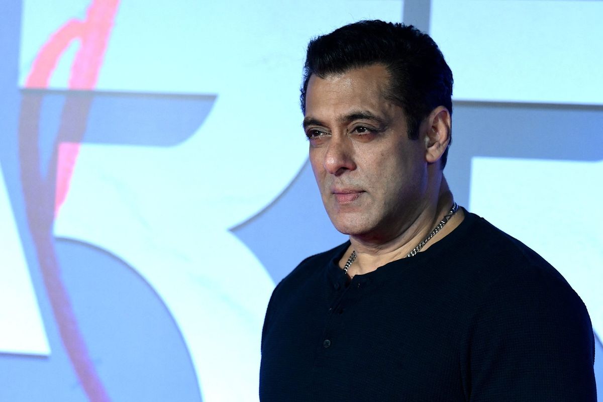 Biker breaches Salman Khan’s convoy; father threatened by two people