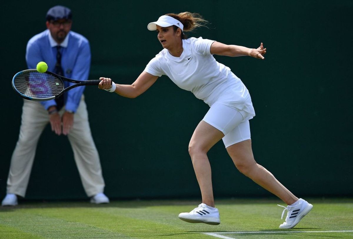 Sania and Mattek-Sands stun sixth seeds to enter second round