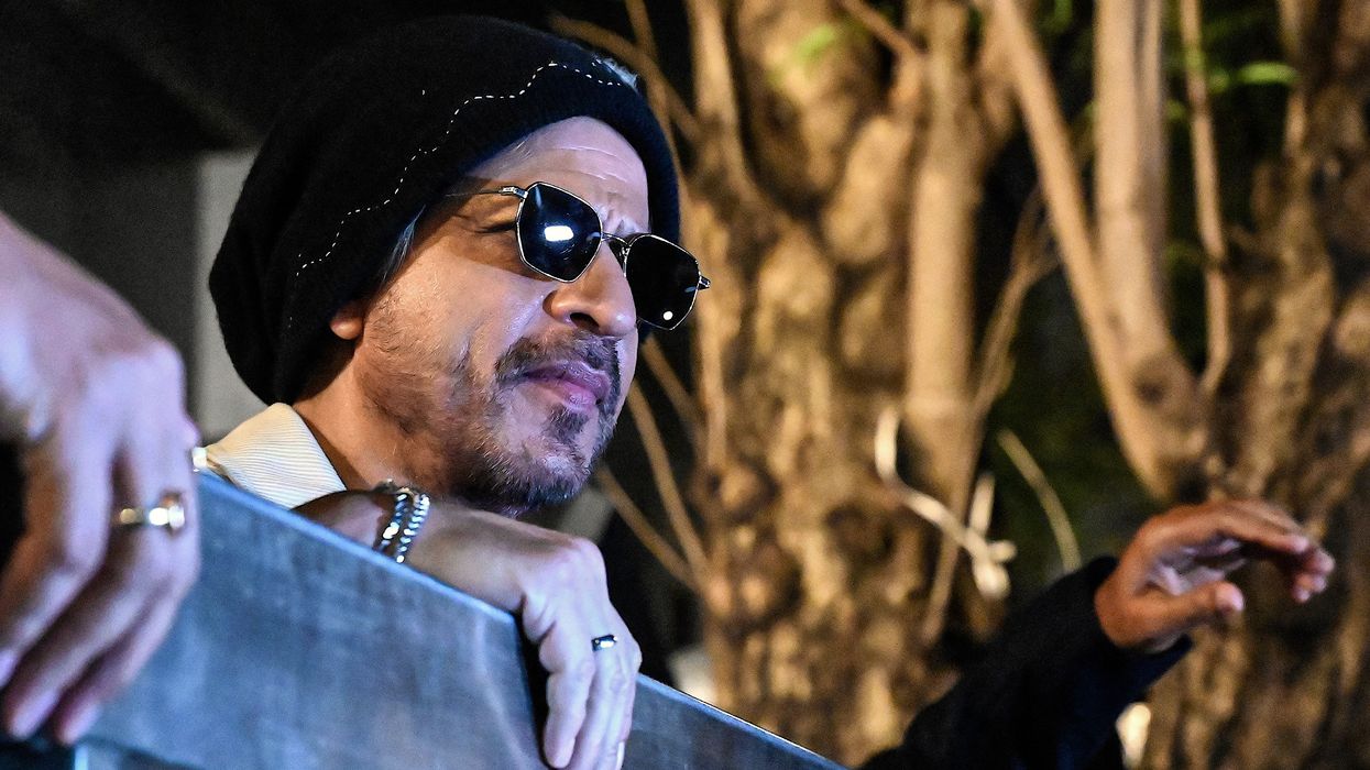 Shashi Tharoor Calls SRK ‘Bollywood’s Benjamin Button’