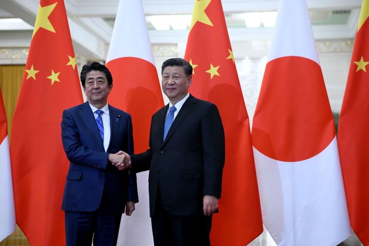 Shinzo Abe with Xi Jinping