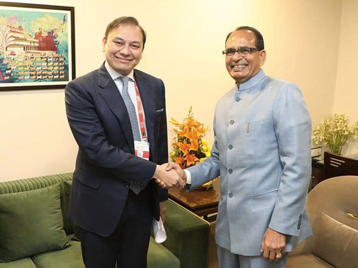Shivraj Singh Chouhan (R), the chief minister of the Indian state of Madhya Pradesh, meets the managing director of agro oil and gas, Pranav Adani, during Global Investors Summit-2023