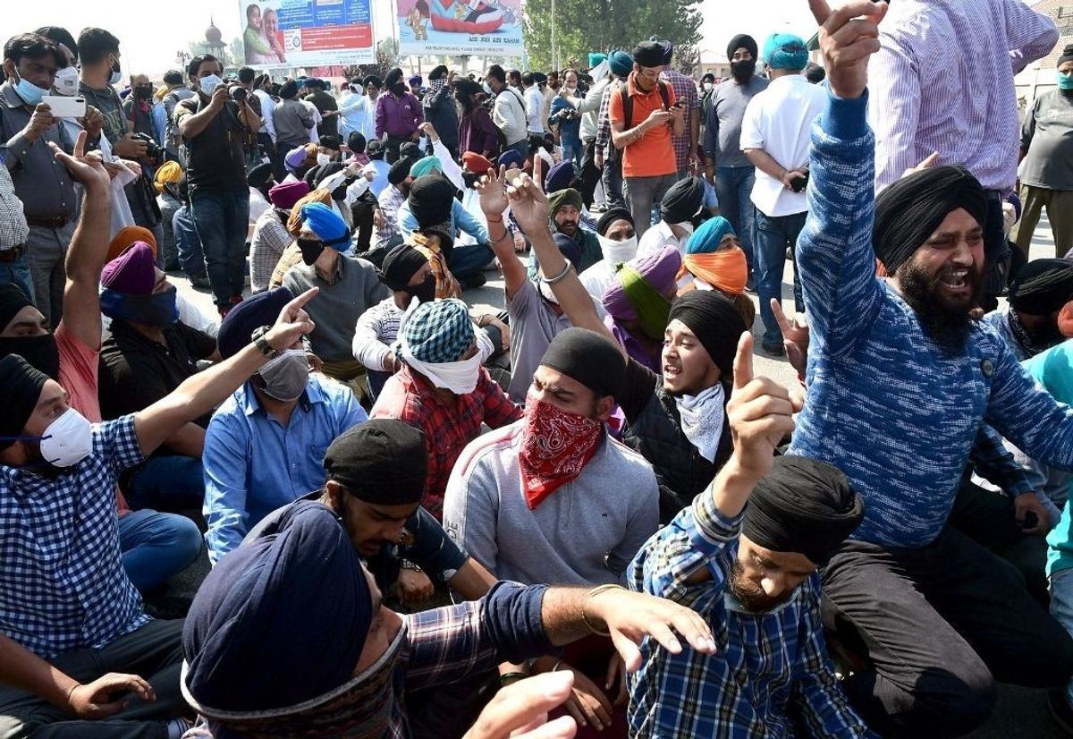 Teachers' murders: Angry Sikhs march in Kashmir