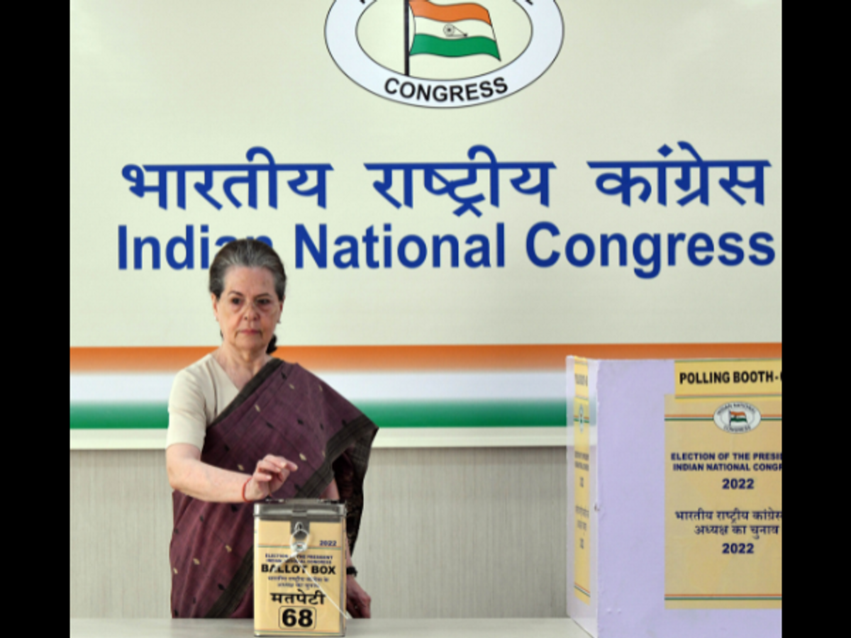 Sonia Gandhi casts vote in Indian National Congress's presidential election