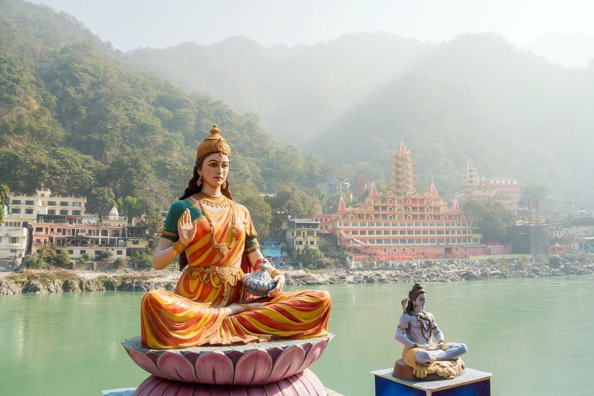 Indian police order ‘cave-dwelling’ foreign tourists into quarantine