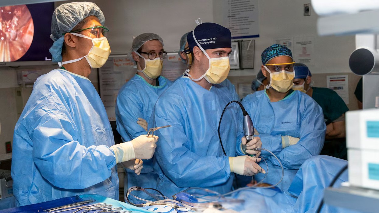 Indian American Army surgeon removes brain tumor through patient’s nose in groundbreaking procedure