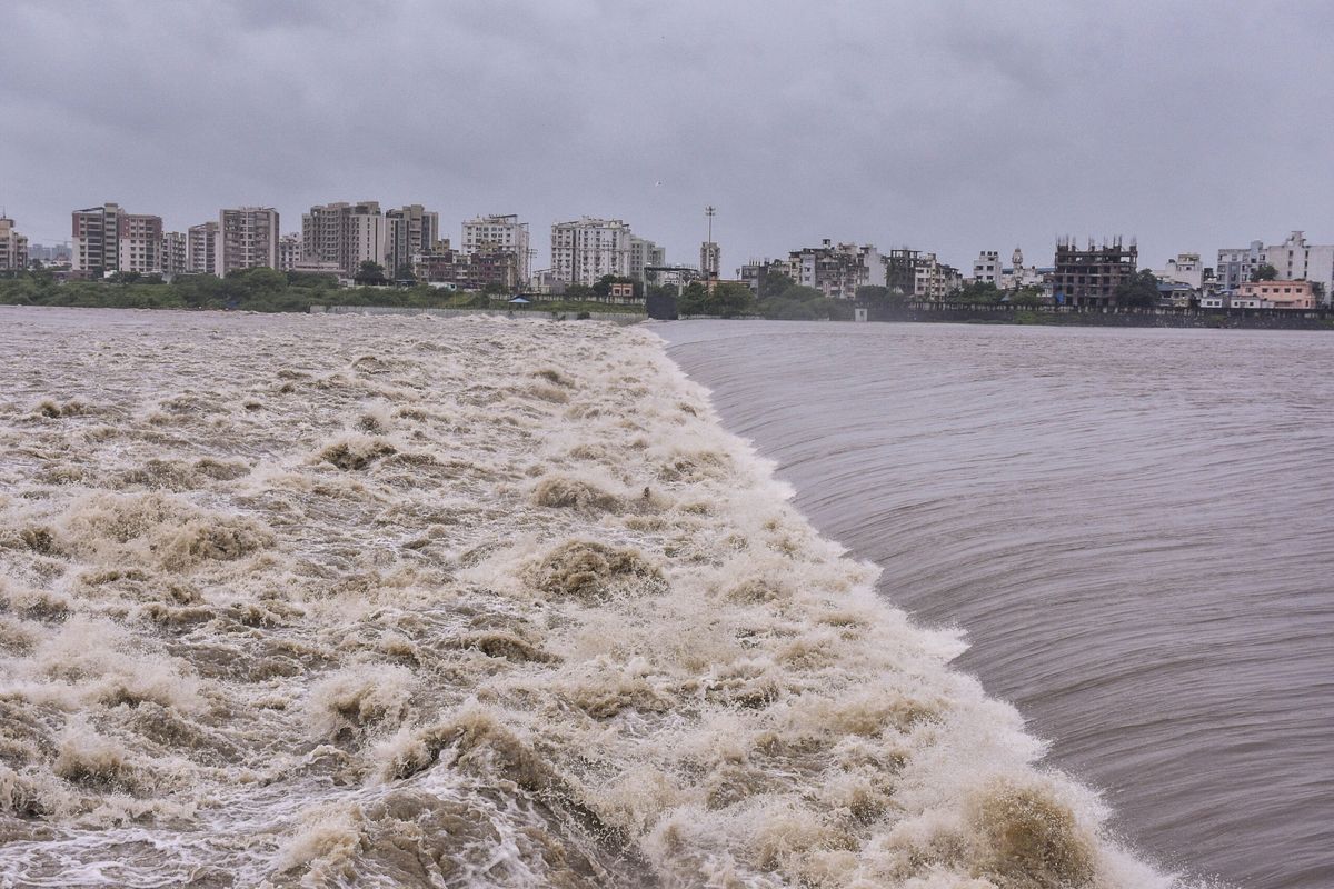 tapi-river-flood