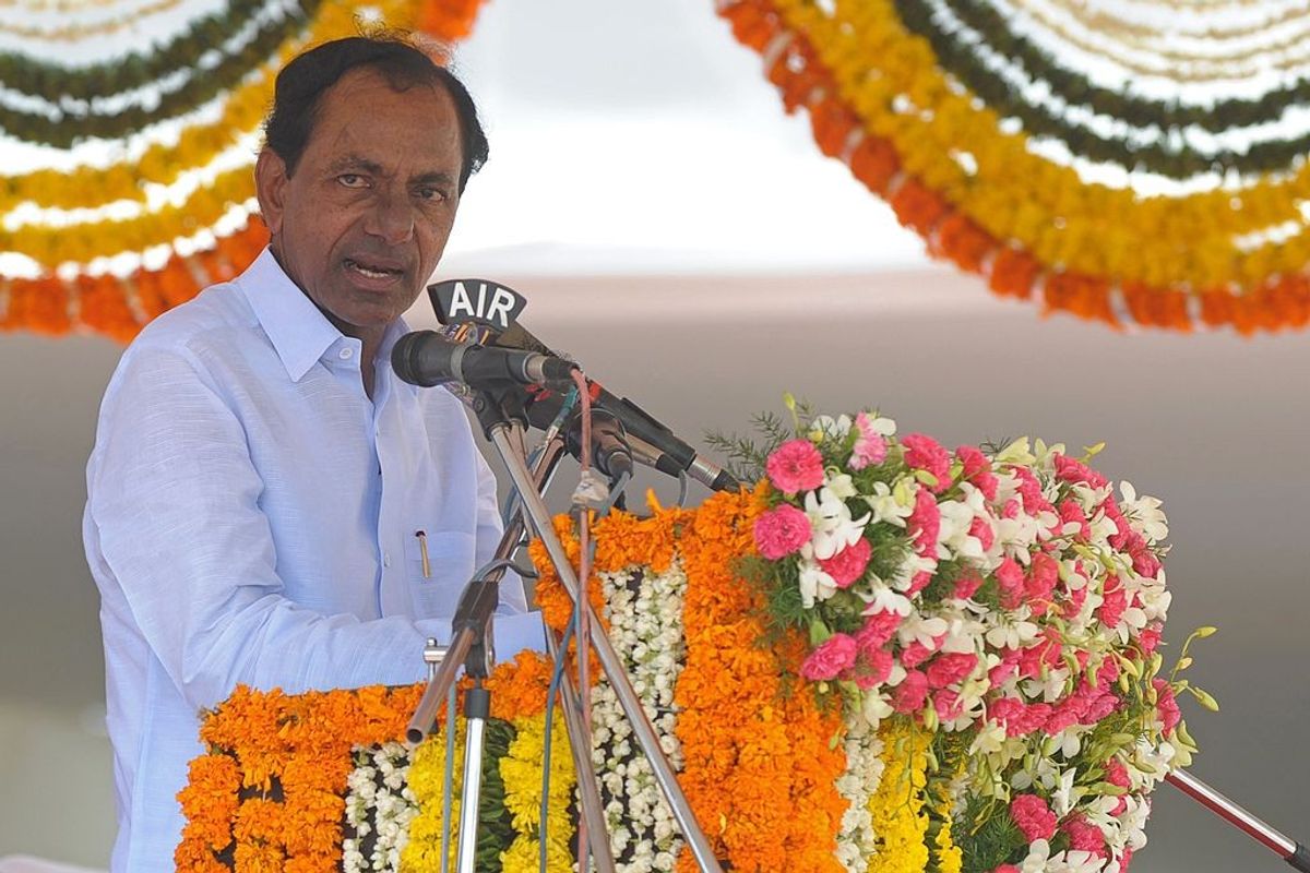 Telangana bureaucrats slammed for touching feet of CM KC Rao