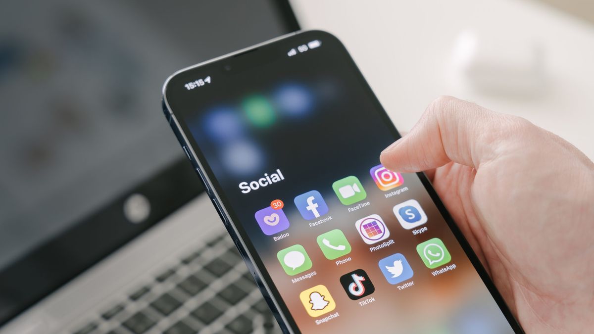 Smartphones, social media behind youngsters' poor mental health: study