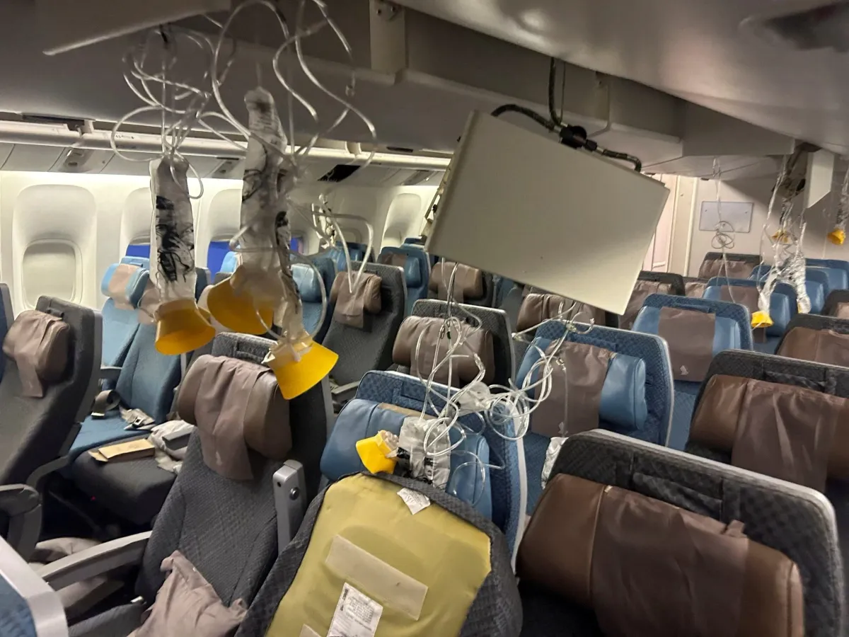 London-Singapore flight hit by turbulence, 1 dead