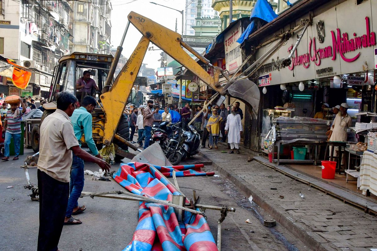 Mumbai religious clashes spark demolition of Muslim shops