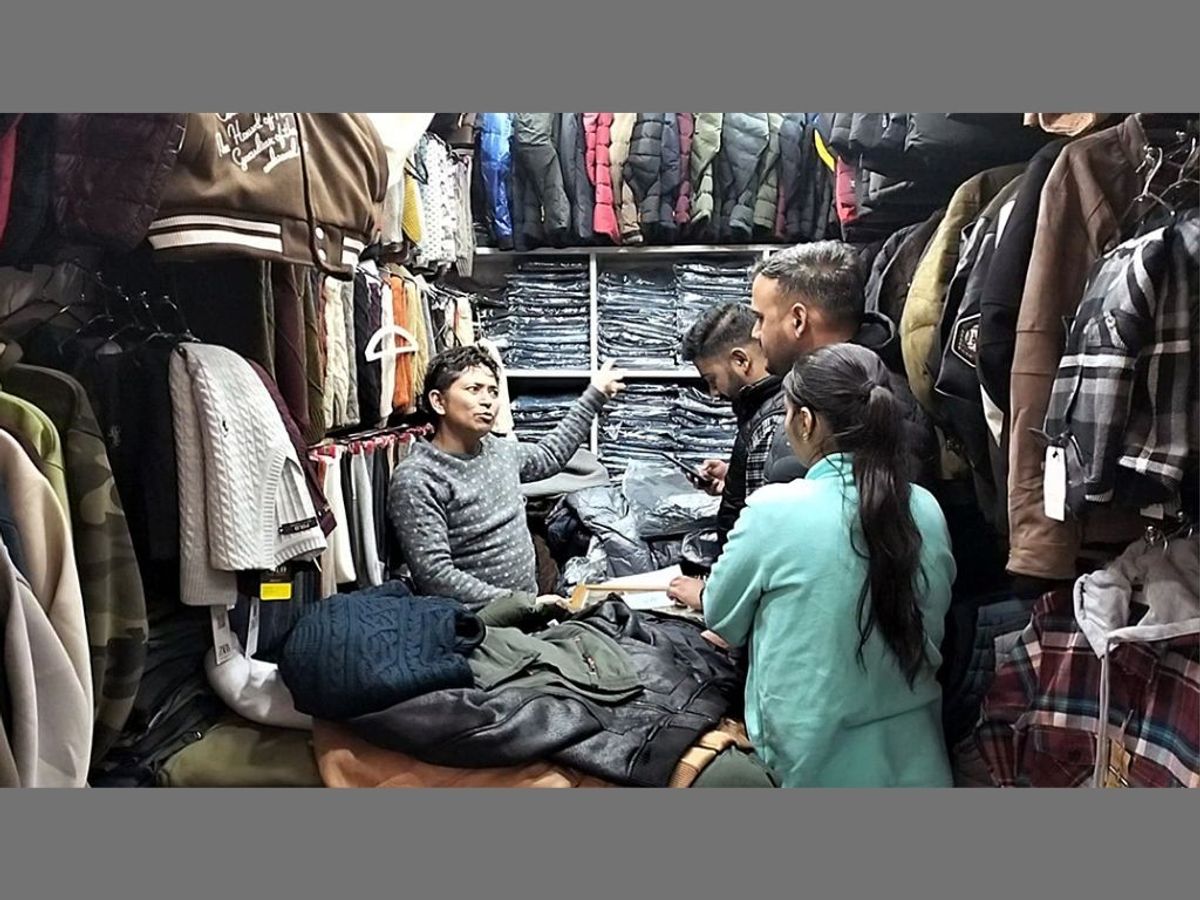 Tibetan warm garments' shops in Himachal Pradesh