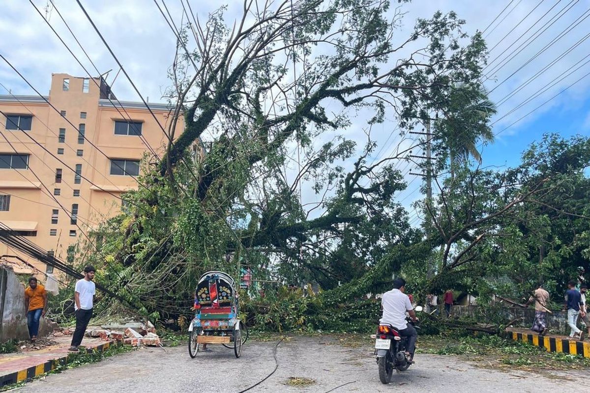 Two killed, nearly 275,000 flee as Cyclone Hamoon batters Bangladesh coast